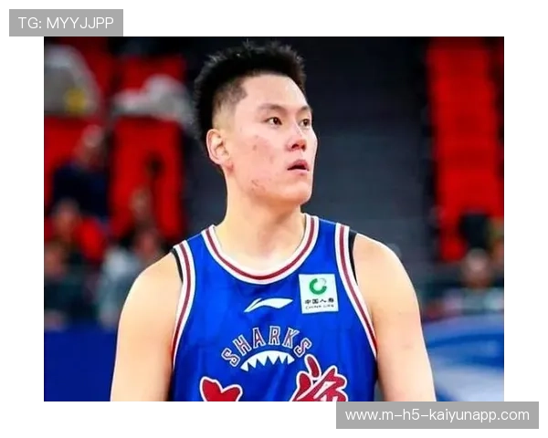 李弘权三分线外尝试果敢 但命中率需提高稳定性